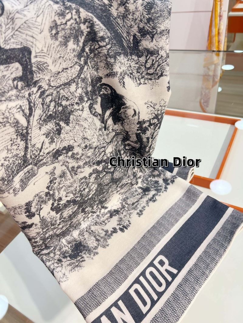 CHRISTIAN DIOR